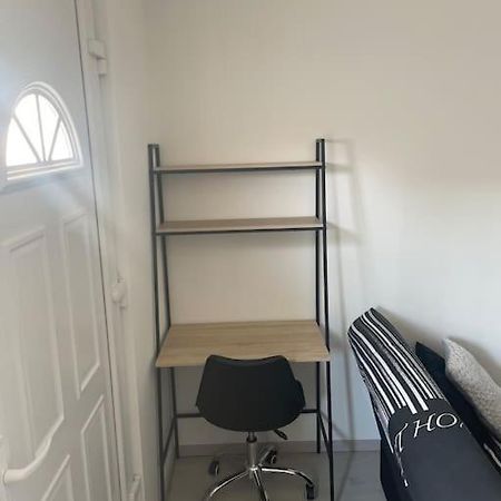 Charmant Appartement Avec Parking Privee Buxerolles Екстер'єр фото