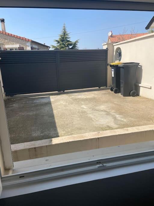 Charmant Appartement Avec Parking Privee Buxerolles Екстер'єр фото