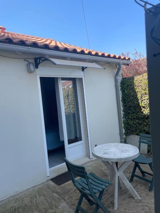 Charmant Appartement Avec Parking Privee Buxerolles Екстер'єр фото